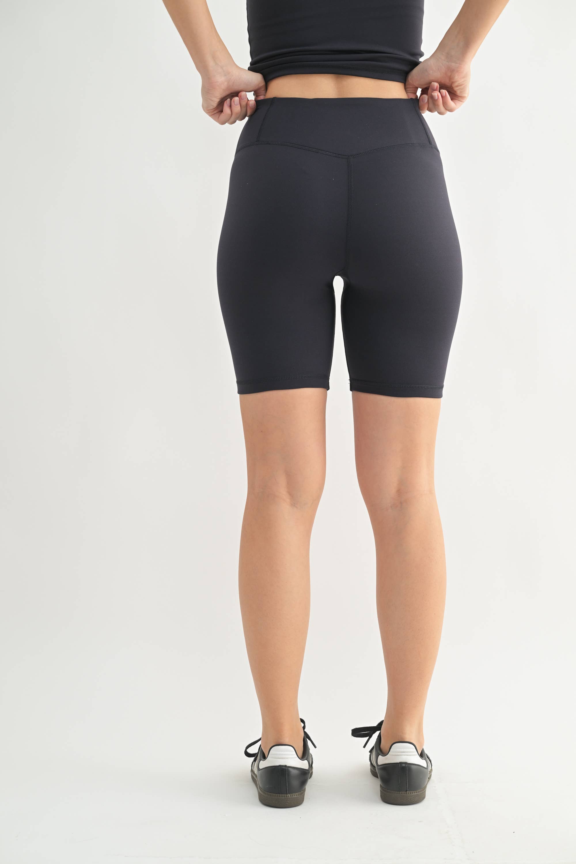 Mono B - Venta al por mayor Pantalones cortos deportivos - Mujer - Pantalones cortos moteros Essential Sweetheart Back en mezcla de licra6