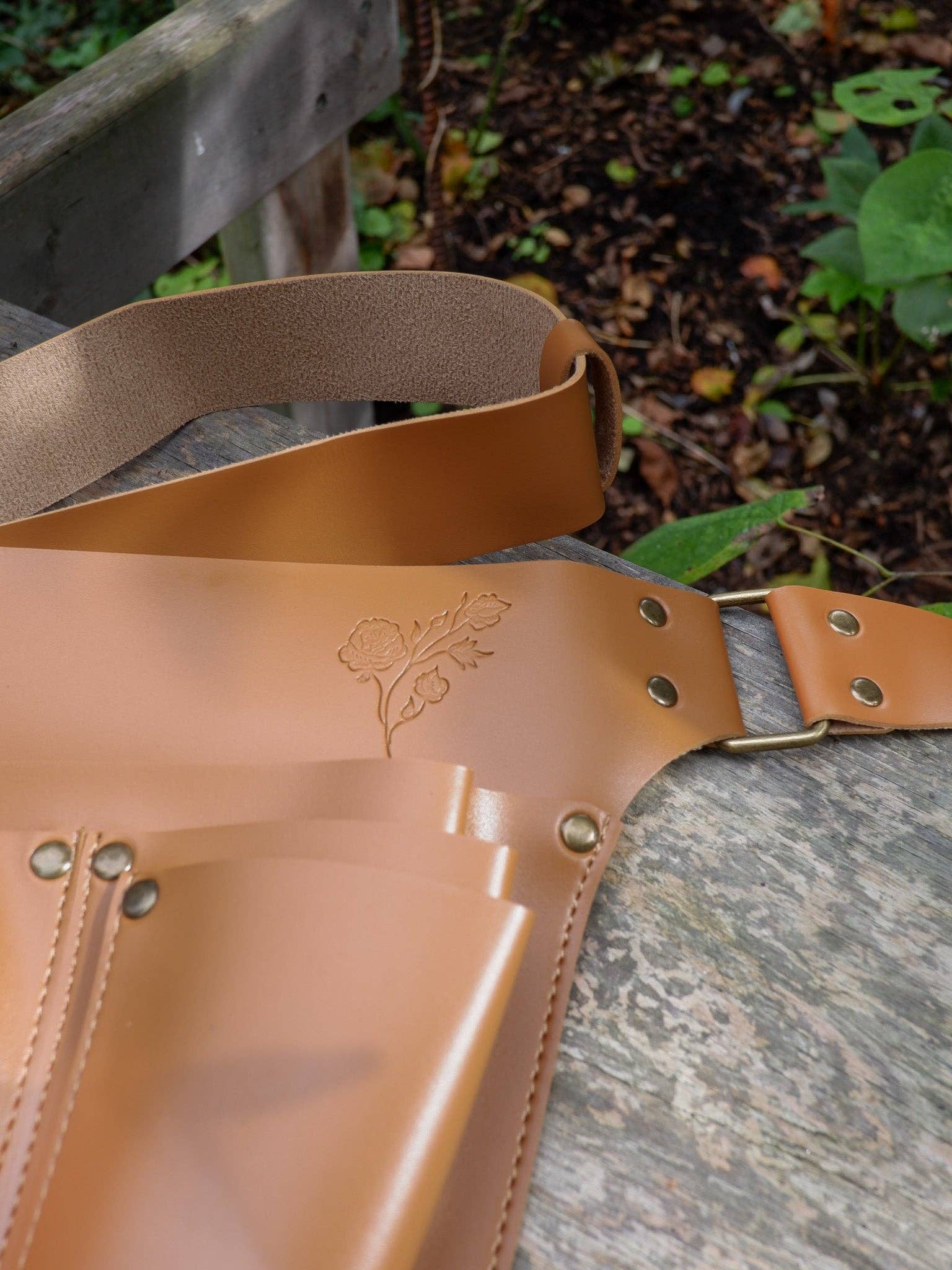 Laura Hooper Design House - Wholesale Garden tool - Vegan Leather Garden Tool Belt2
