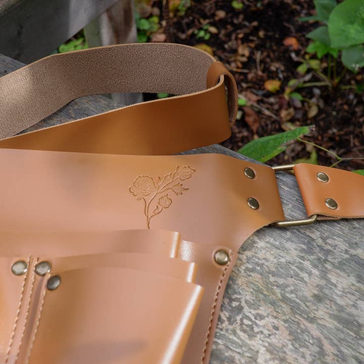Laura Hooper Design House - Wholesale Garden tool - Vegan Leather Garden Tool Belt2