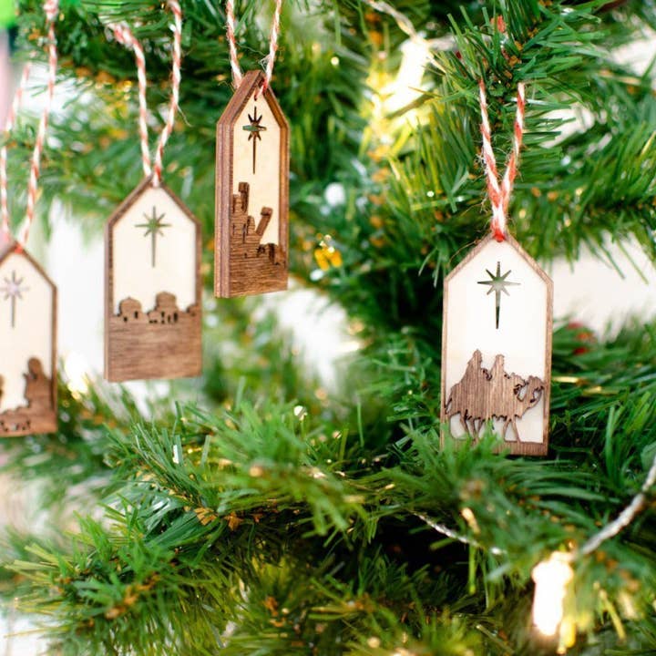 Lot de 4 décorations pour fenêtre de la Nativité pour la vente par Birch and tides