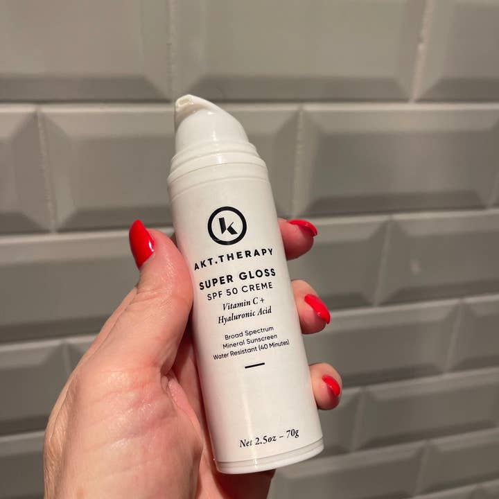 Un tinted Super Gloss SPF 50 Sunscreen for wholesale on Faire3