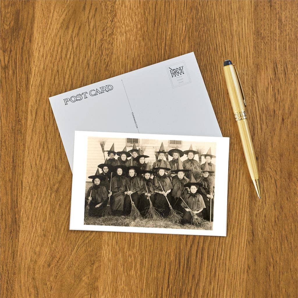 Found Image Press – Postal por atacado – Postal HW-145 Escola de Bruxas1