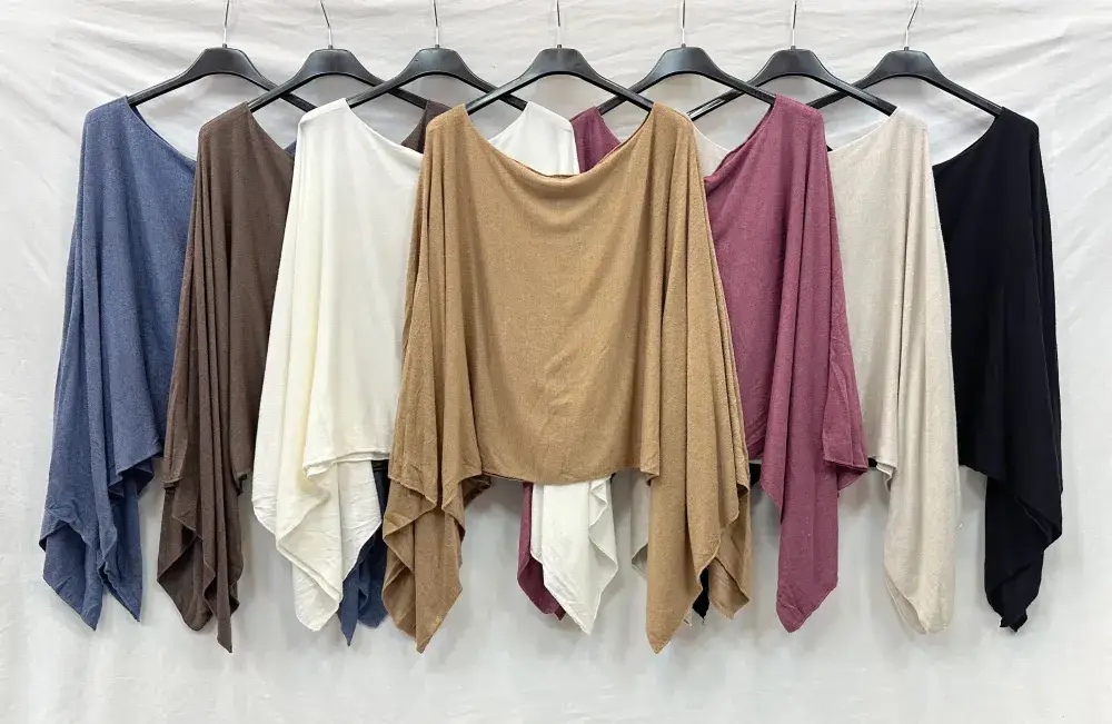 Mimi & Gogo - Wholesale Poncho - Women's - Fine Knit Poncho with Side Slit7