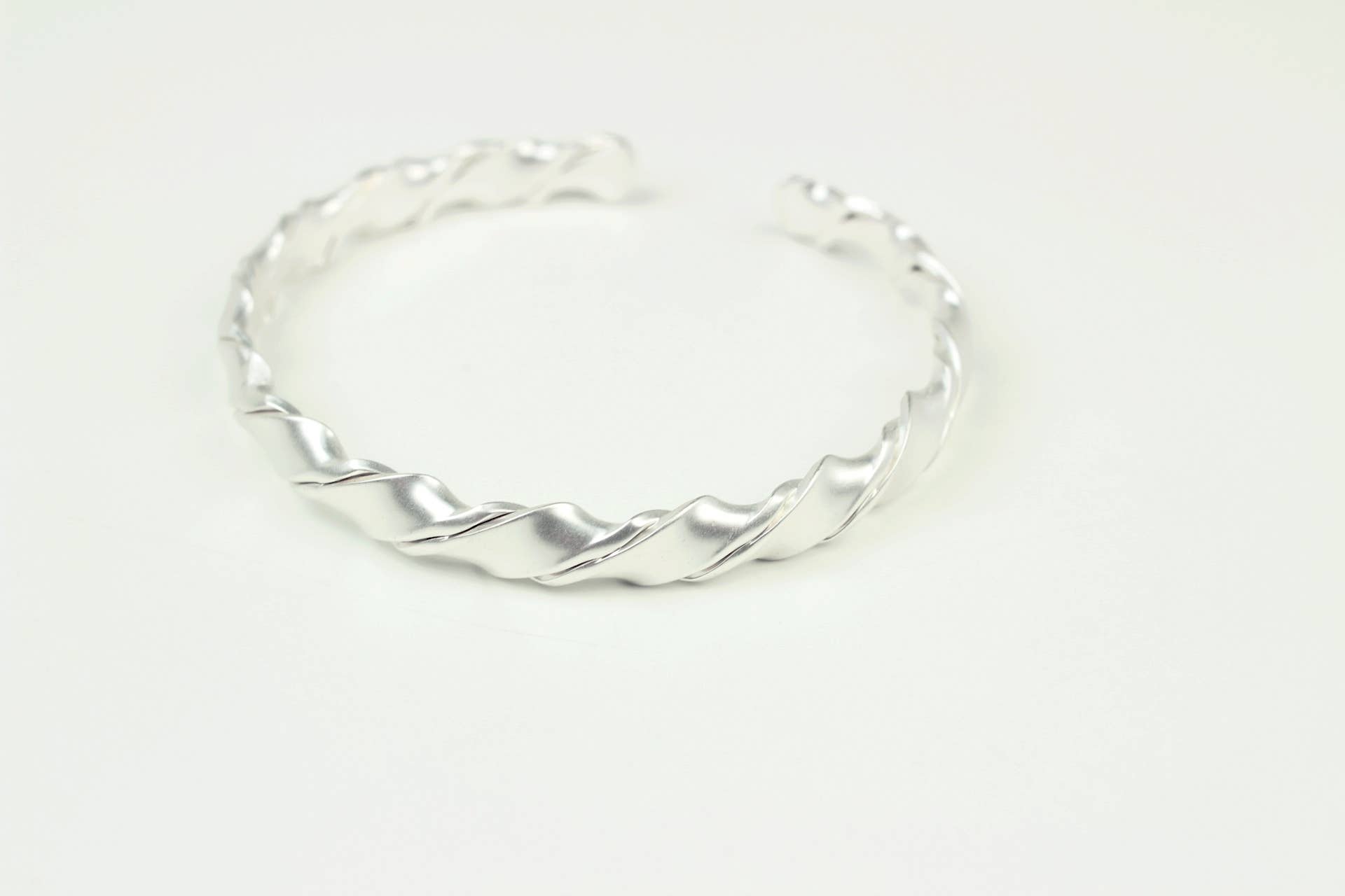 Accessoires by KHB - Wholesale Bangle Bracelet - bracelet with stretch band in silver1