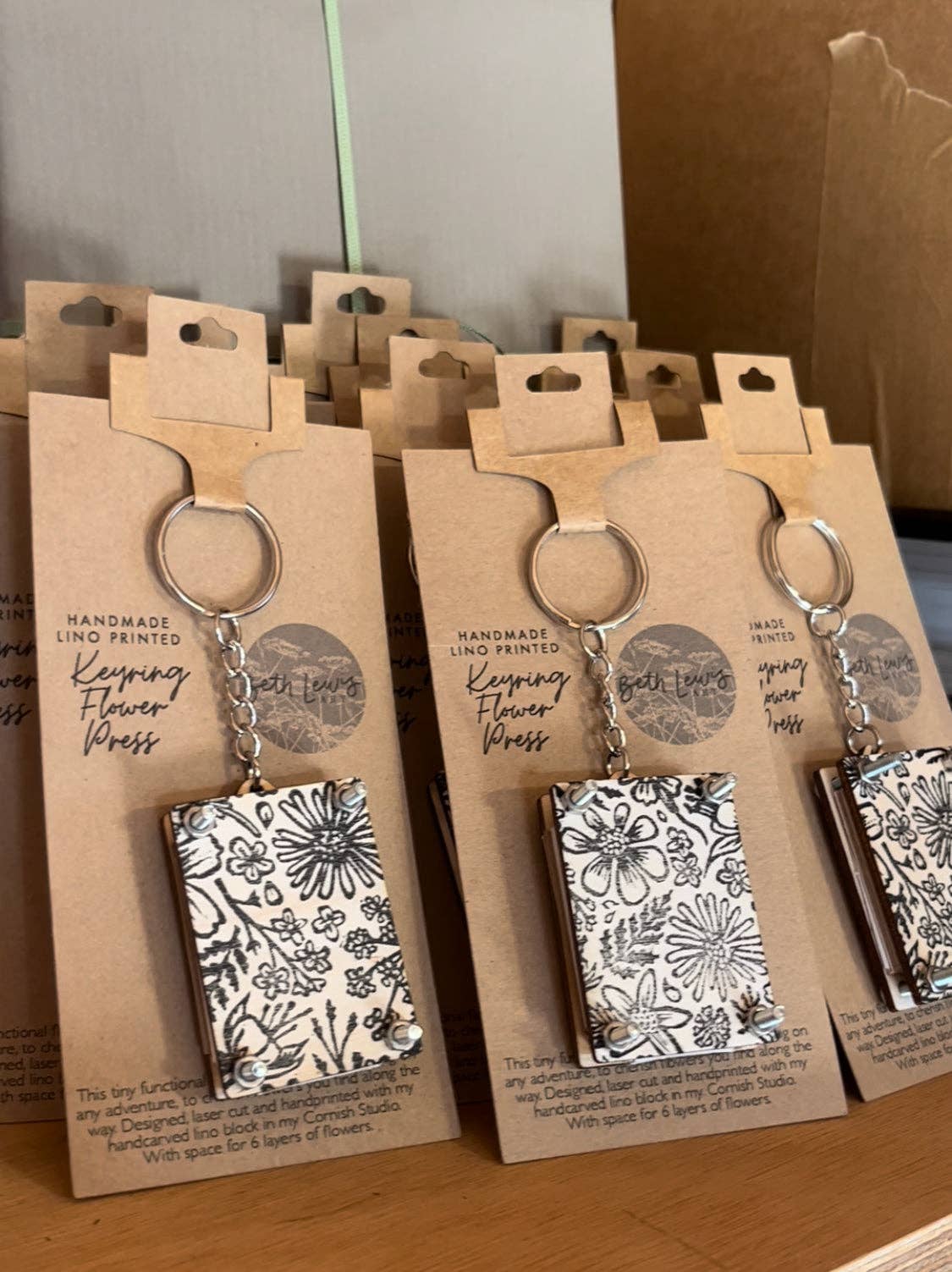 Beth Lewis Art – wholesale Keychain – Women's – Mini Keyring Flower Presses4