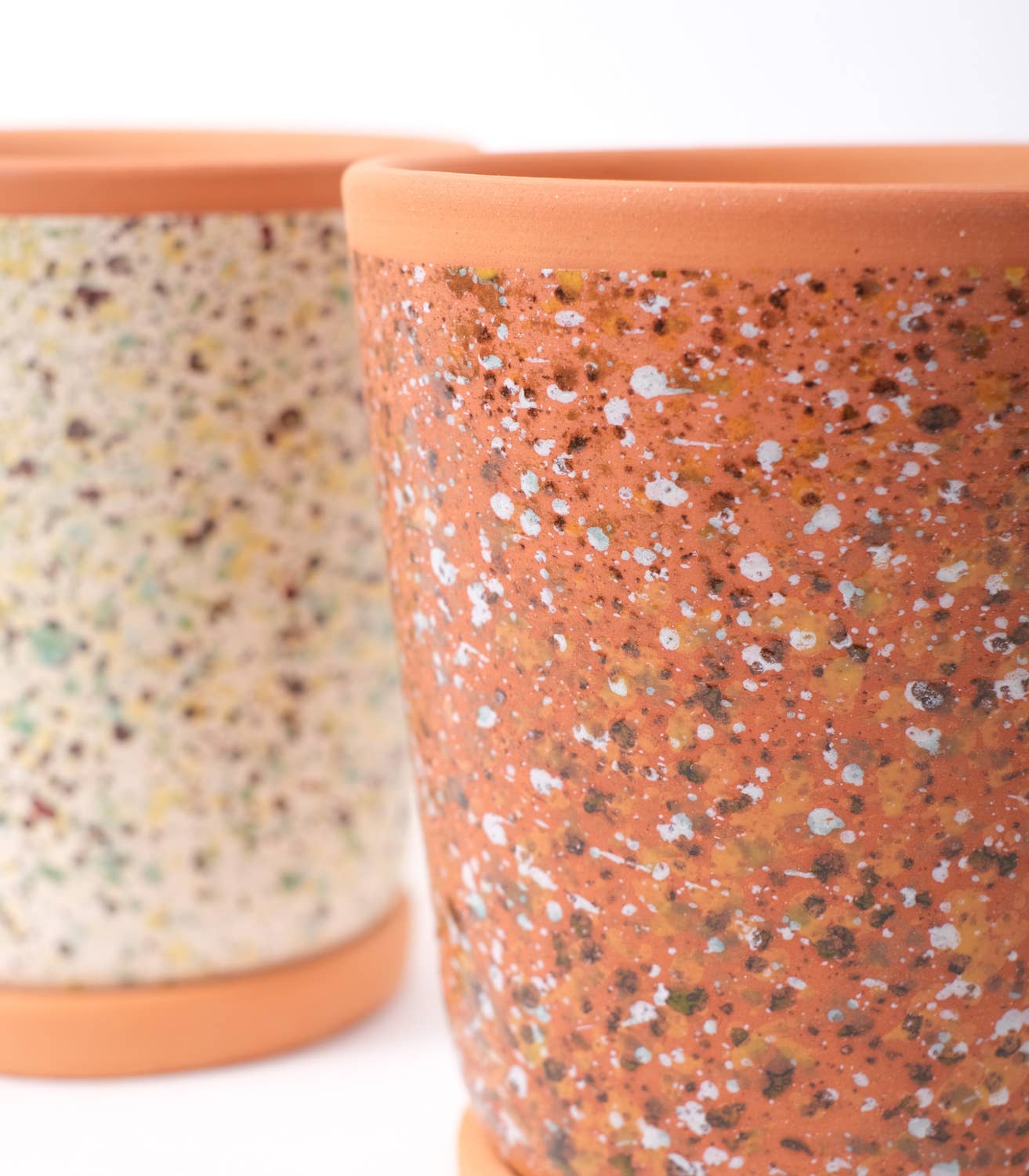 Casa Atlântica - Wholesale Plant Pot - Speckled clay pot on terracotta base1