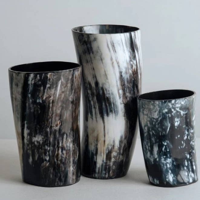 ANKOLE HORNVASER ELLER PLANTERINGSKÄRL - MÖRK för wholesale av The African Home Goods