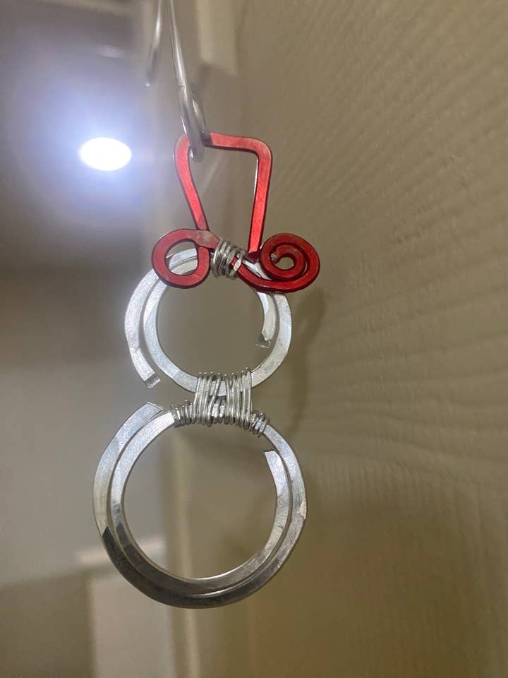 Boucle d'oreilles bonhomme pour la vente par Angela Catirina Jones