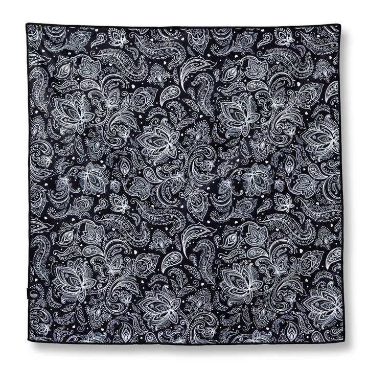 WOODSANDWAVES – Großhandel Händehandtücher – Bandana-Handtuch | Outdoor-Allrounder | Paisley Poetry1