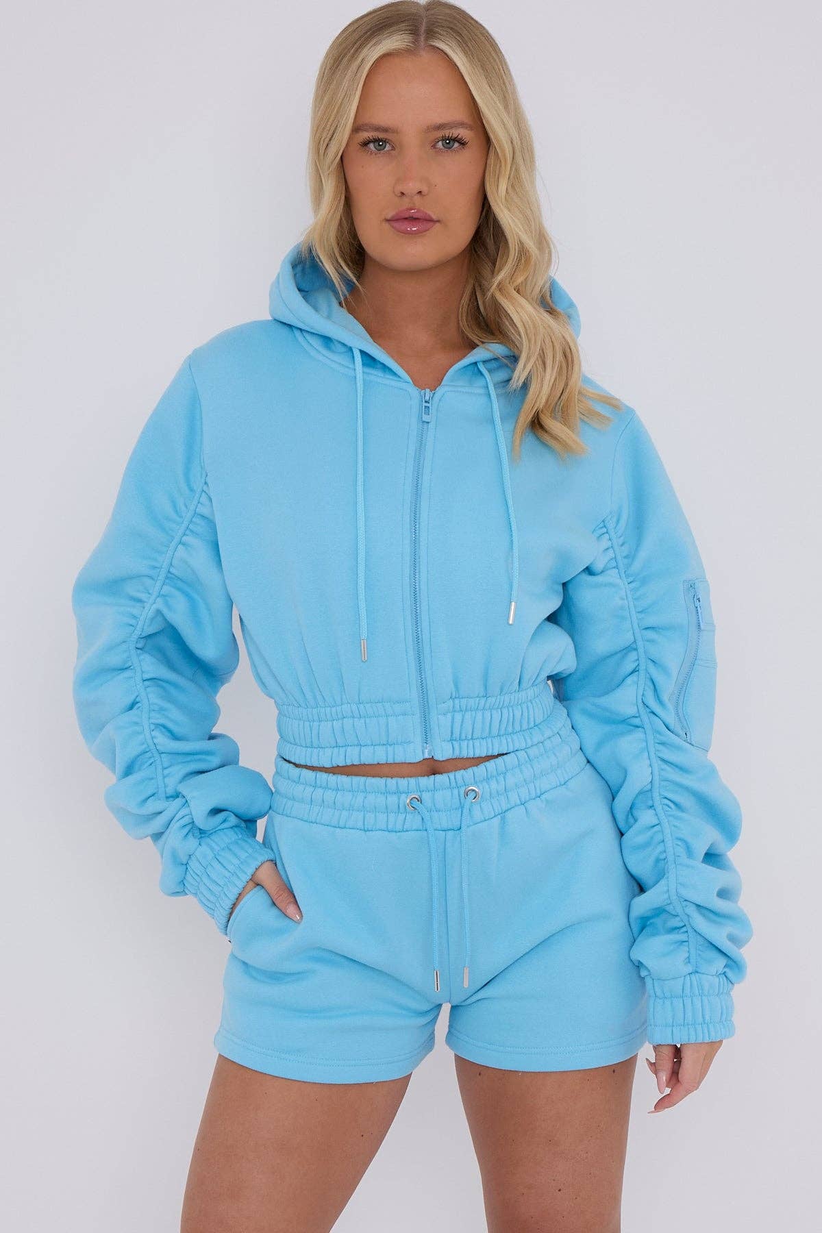 Stylewise Direct – wholesale Lounge set – Women's – Cropped Zip Up Ruched Sleeve Hoodie & Shorts Fleece Co-ord2