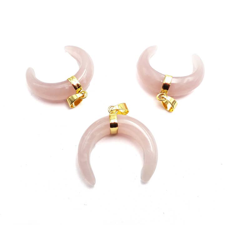 Pendentif Lune Croissant en Quartz Rose Taille 33x33mm pour la vente par CRCBEADS