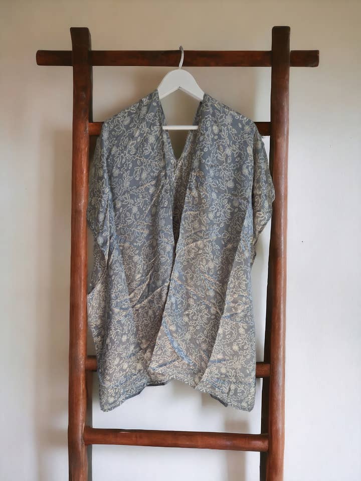 Cool Trade Winds – wholesale Kimono – Women's – Batik Printed Silk Kimono 1