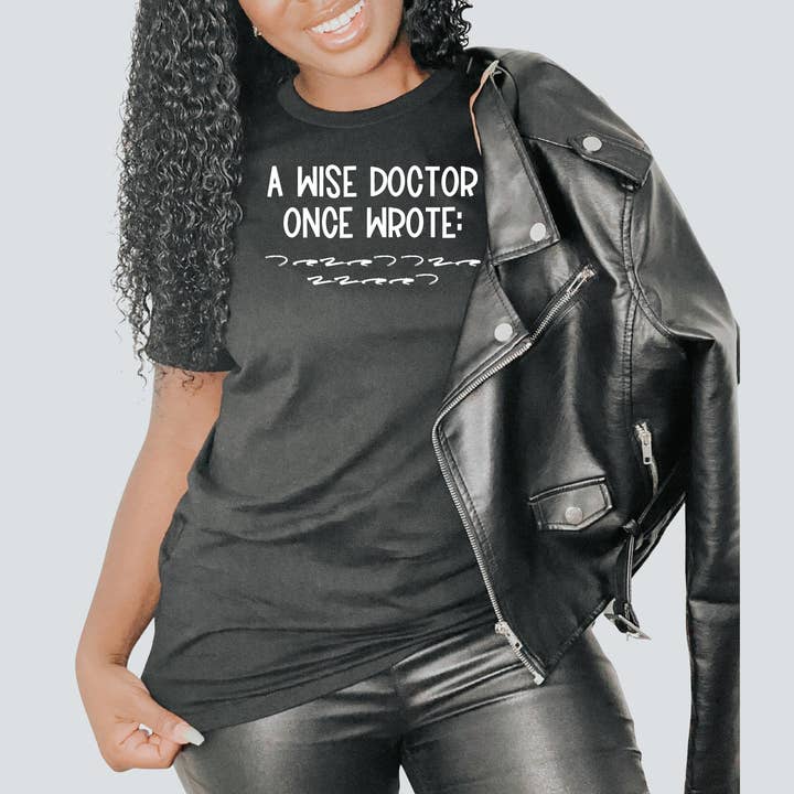 Chemise Un Docteur Wise Once Written pour la vente par Bella Bean Studios