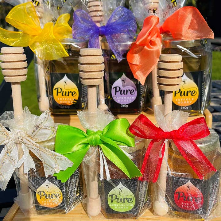 Busy Bees Cosmetics Limited - Wholesale Honey - Honey Jar Gift Wrapped with Spoon - Long Melford large 340g