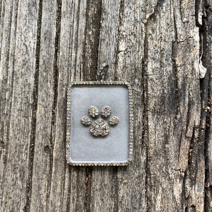 ILISSA MICHELE JEWELRY - Vente Breloques/médailles personnalisées - Plaque d'identité mate avec pendentif en forme de patte en diamant pavé