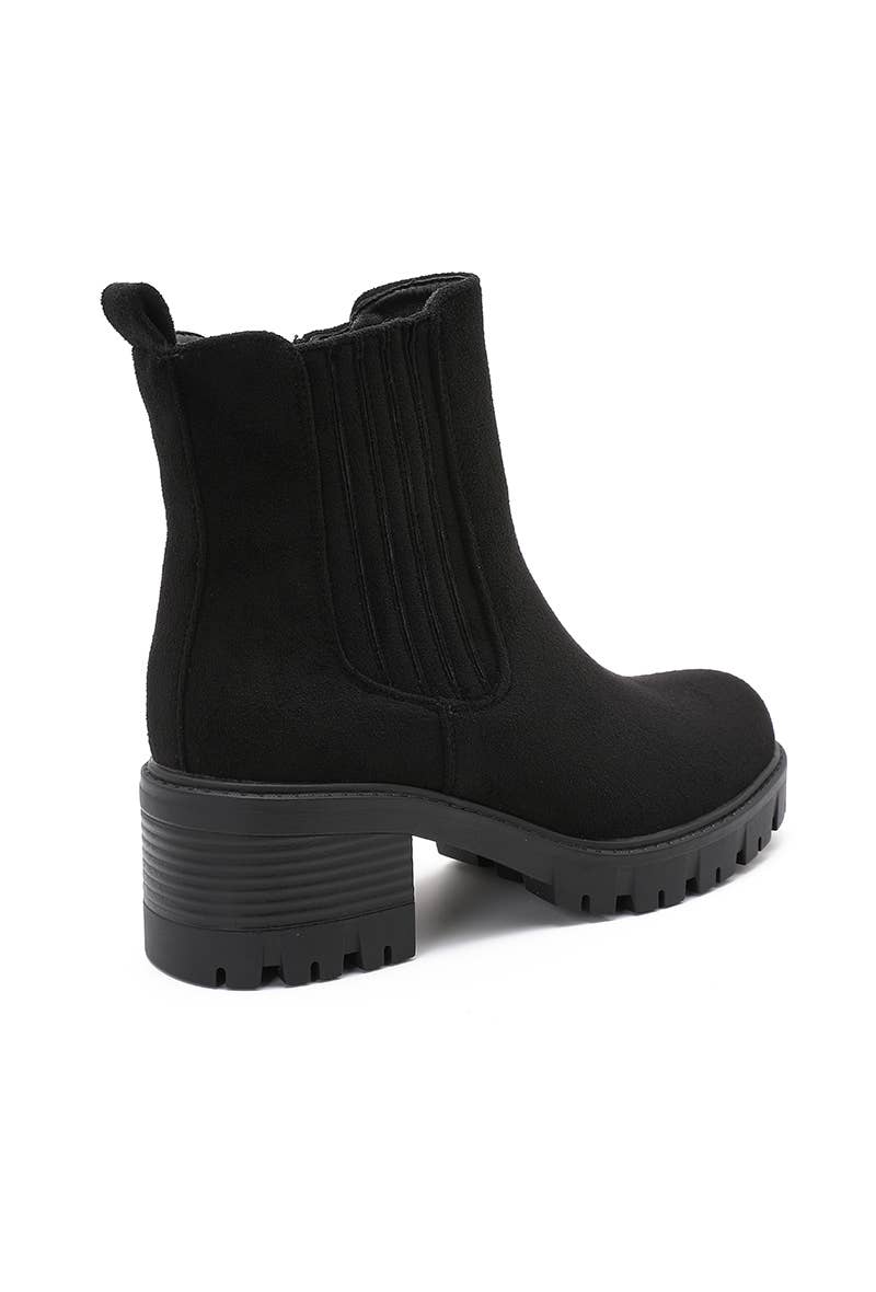 Joia Paris - Wholesale Boots - Women's - Women's ankle boots with block heel and lug sole WZ-712