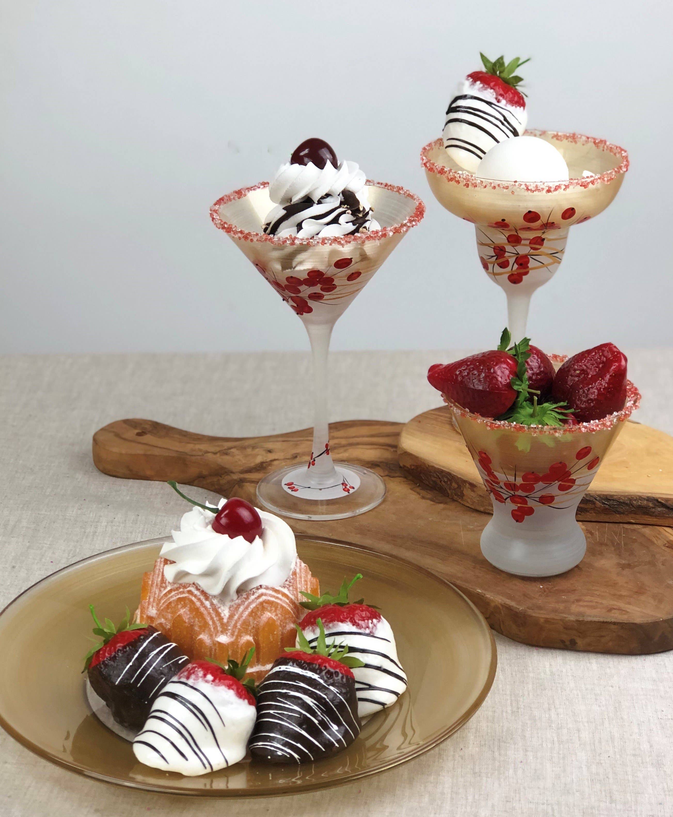 Golden Hill Studio – wholesale Cocktail/liquor glass – Winter Berries 'n Branches Cosmopolitan Glasses4