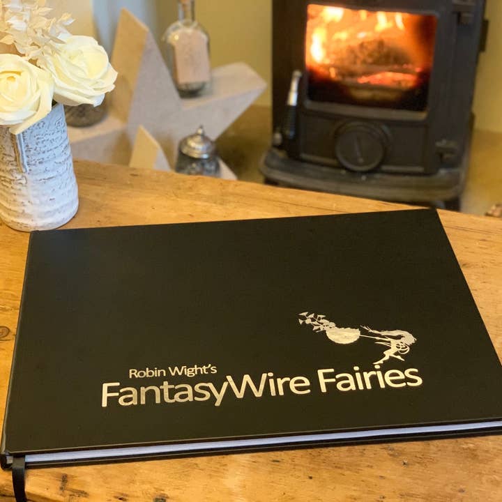 Fantasywire - Venta al por mayor Arte y entretenimiento - Libro de hadas FantasyWire de Robin Wight