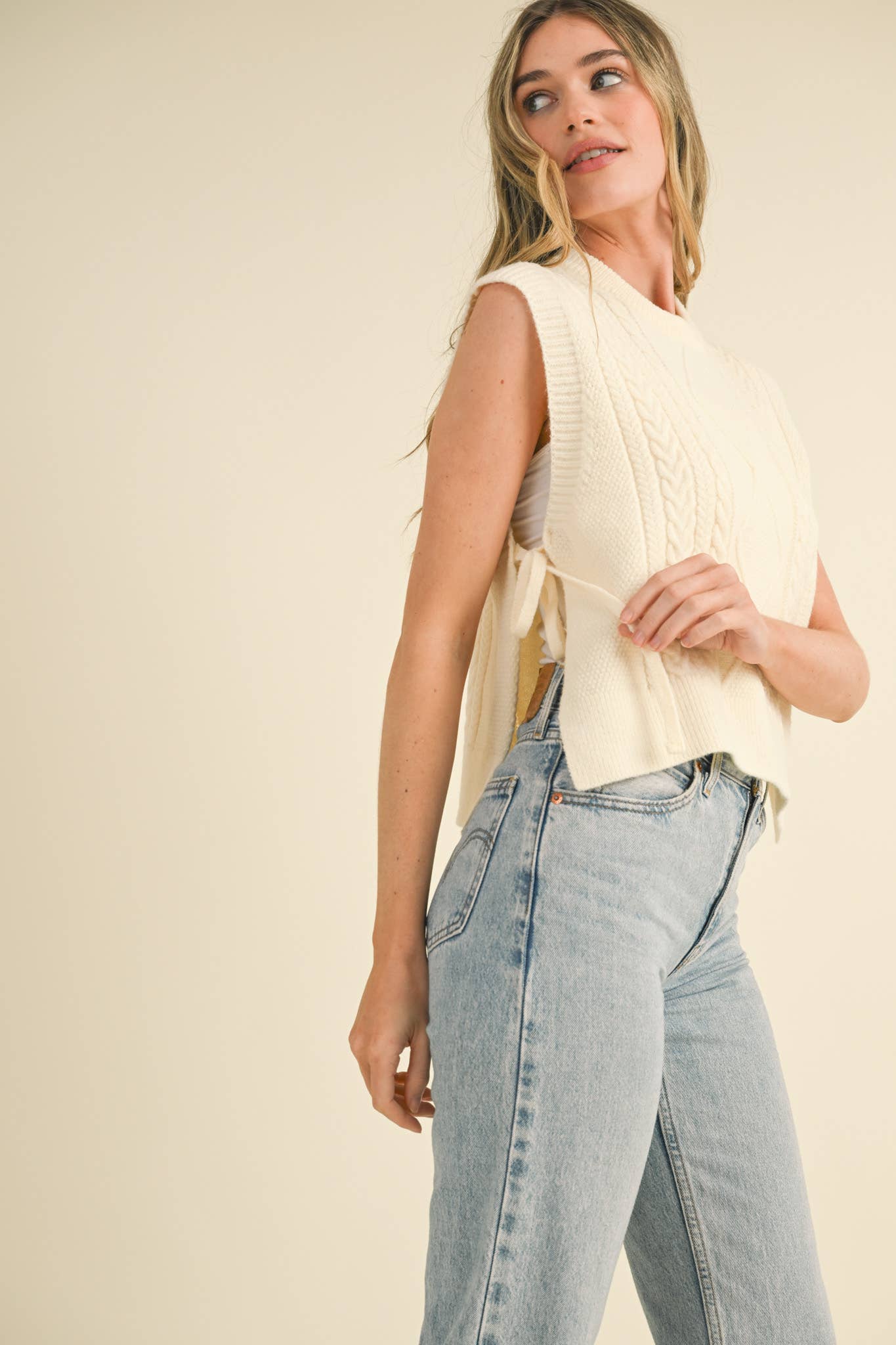 &MERCI - Wholesale Sweater Vest - Women's - CABLE KNIT SIDE TIE SWEATER VEST MSW106373