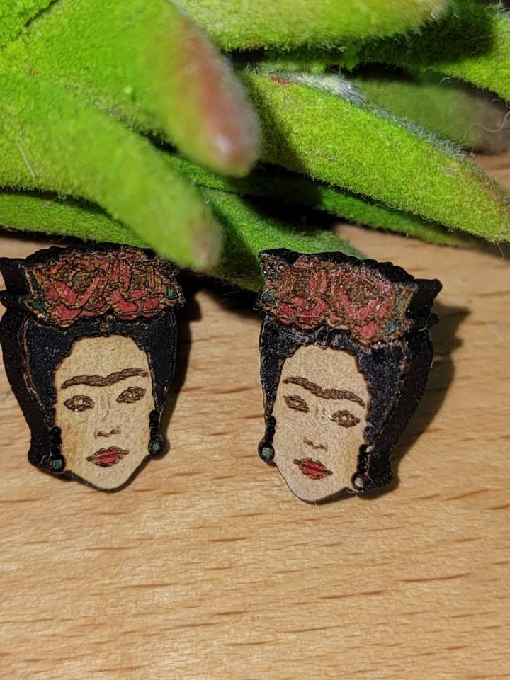 Von Frida inspirierter Ohrstecker V2 für den Großhandel von 432 Customs