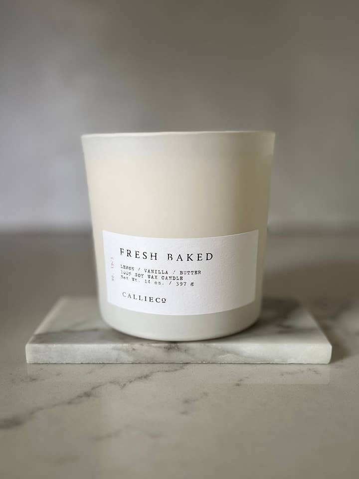 Bougie de soja fraîchement cuite au four pour la vente par Callieco