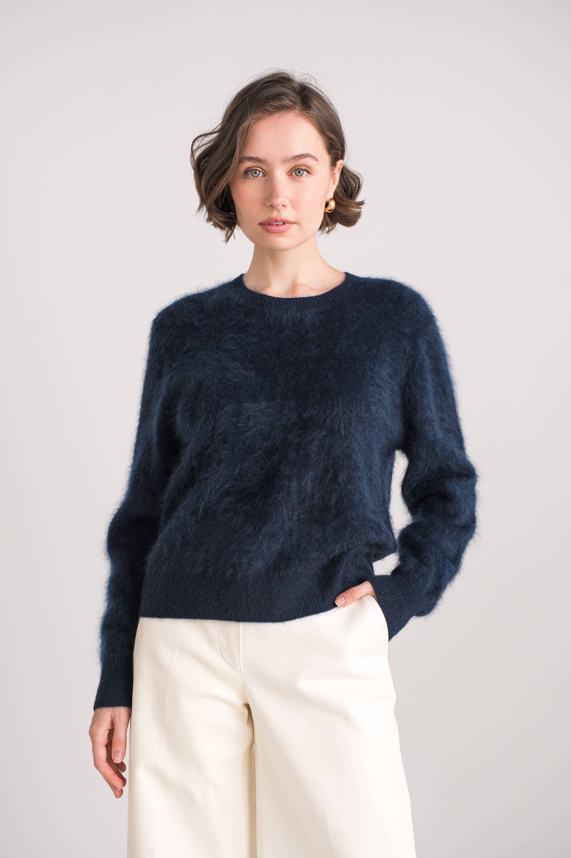 jw.atelier – wholesale Knitted jumper – Women′s – 100% brushed cashmere crew neck sweater2
