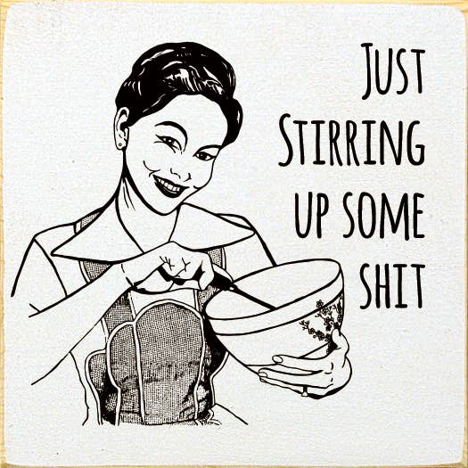 SAWDUST CITY - Wholesale Bord/bordje - Ik ben gewoon wat rotzooi aan het aanwakkeren. (retro roerende vrouw) Houten bord7