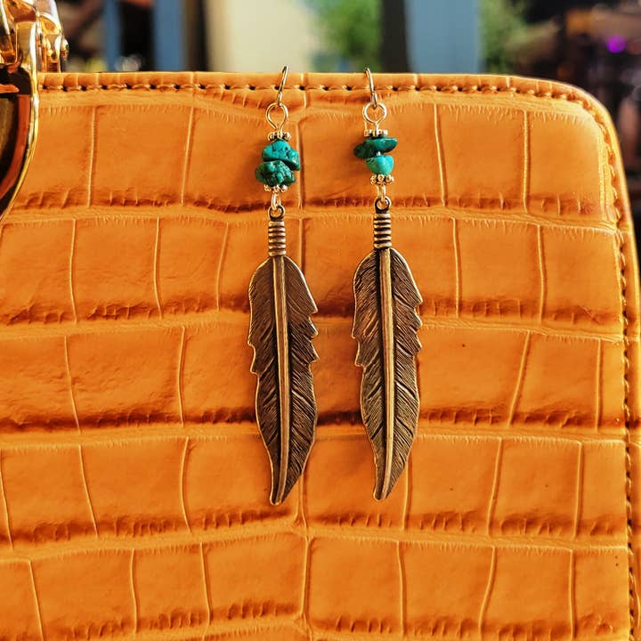 Boucles d'oreilles plumes turquoise et argent pour la vente par Julie Rose Originals