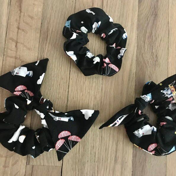 Scrunchies | Scrunchies dos Astronautas da Apollo 11 | Scrunchies de Viagem Espacial | Scrunchie de Lenço | Scrunchie do Espaço Sideral | Estilo STEM | Elástico de Cabelo STEM por atacado de Stunning Anna K.