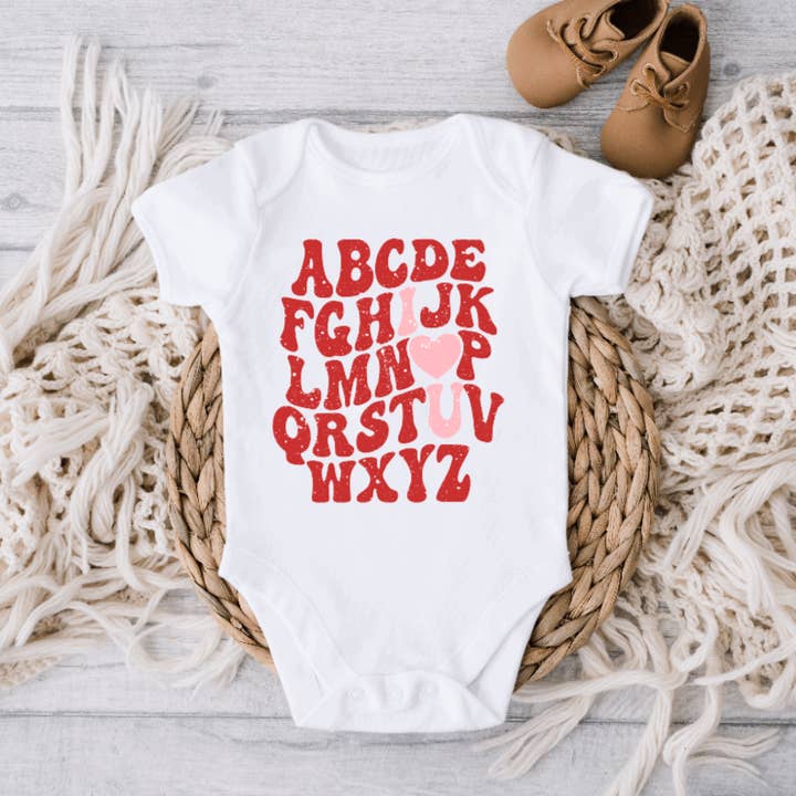 Cache-couche ABC I Love You Alphabet pour la Saint-Valentin pour la vente par AvaryMaeInspirations