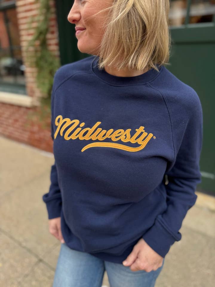 Crew Midwesty à appliqué en bleu marine pour la vente par The Midwest Girl