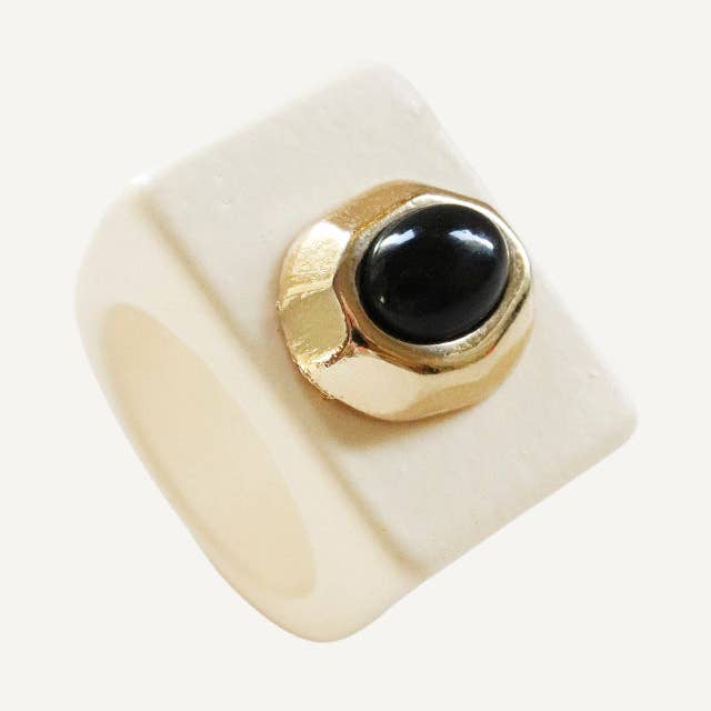 Bague femme crème avec onyx SAIRA pour la vente par ÉMOLO