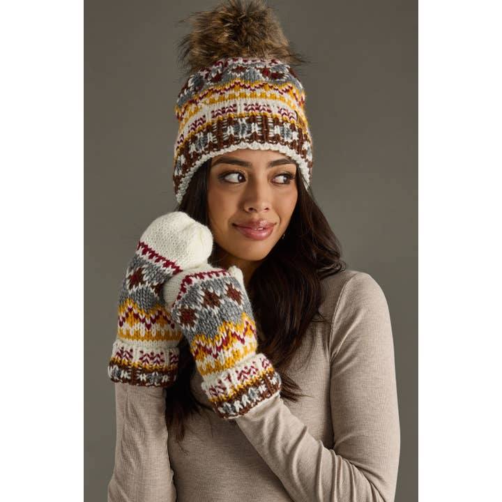 Panache Apparel Co. - Vente Bonnet – femme - Bonnet à pompon blanc, rouge et or à motifs3