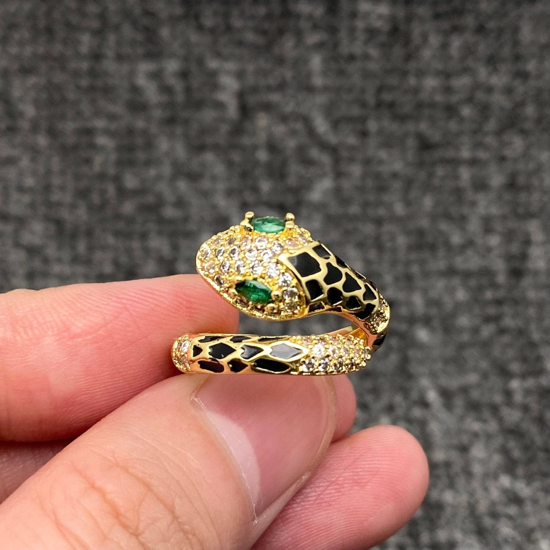 Mio Queena - Vendita all'ingrosso Anelli cocktail/statement - Anello regolabile dorato a forma di serpente con zirconia cubica smaltata2