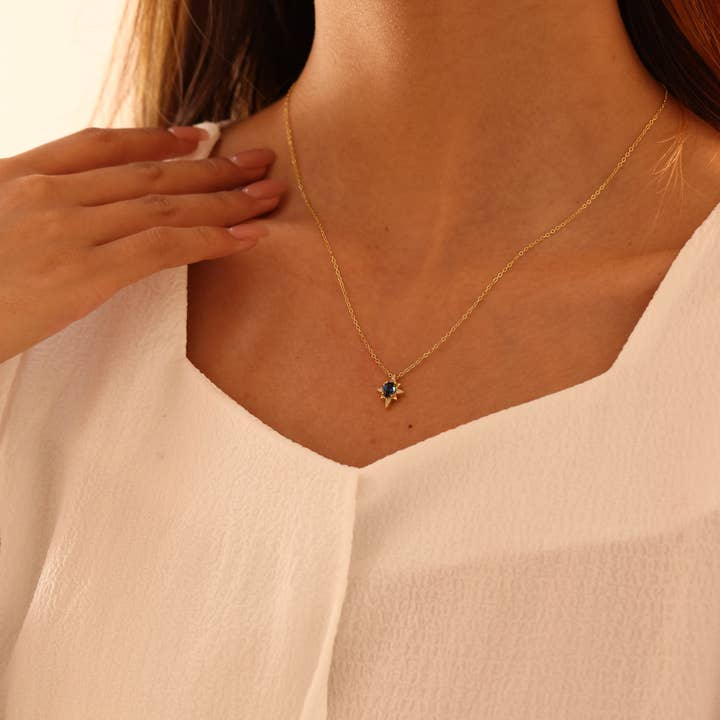 Camellia Jewelry - Vendita all'ingrosso Collana con ciondolo/pendaglio - Collana con stella portafortuna in zaffiro - Pietra portafortuna di settembre