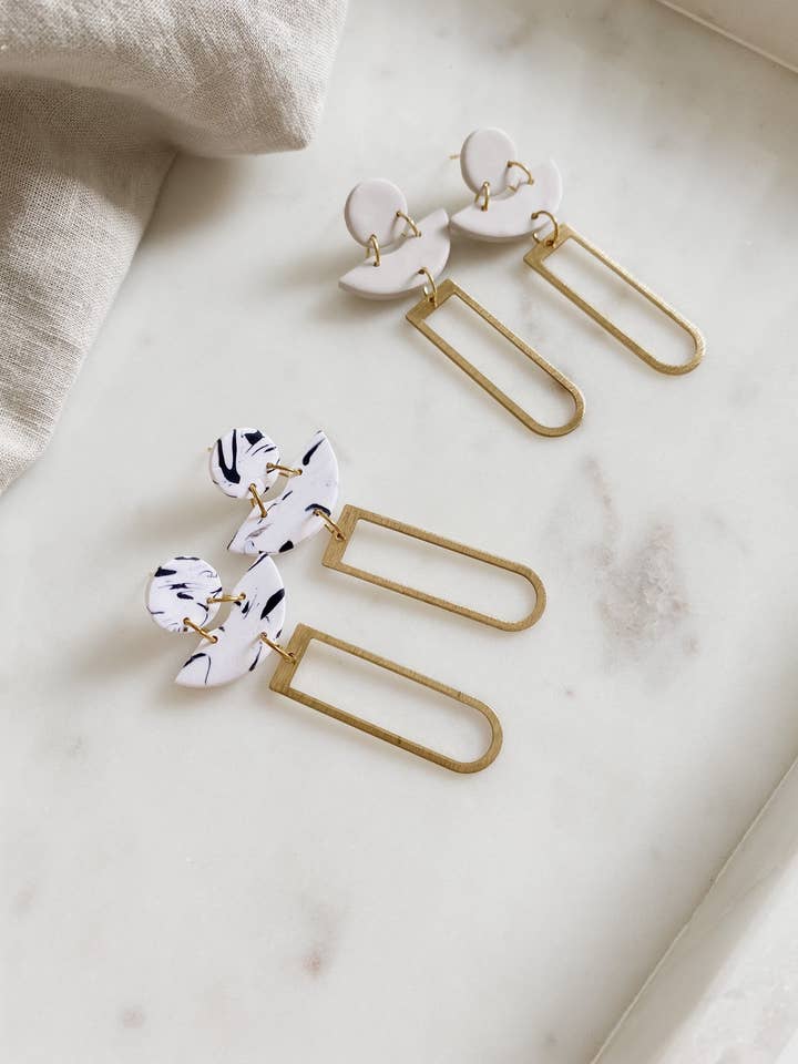 Pendientes colgantes de la colección Emma's Marble para venta al por mayor de Florence and Fig