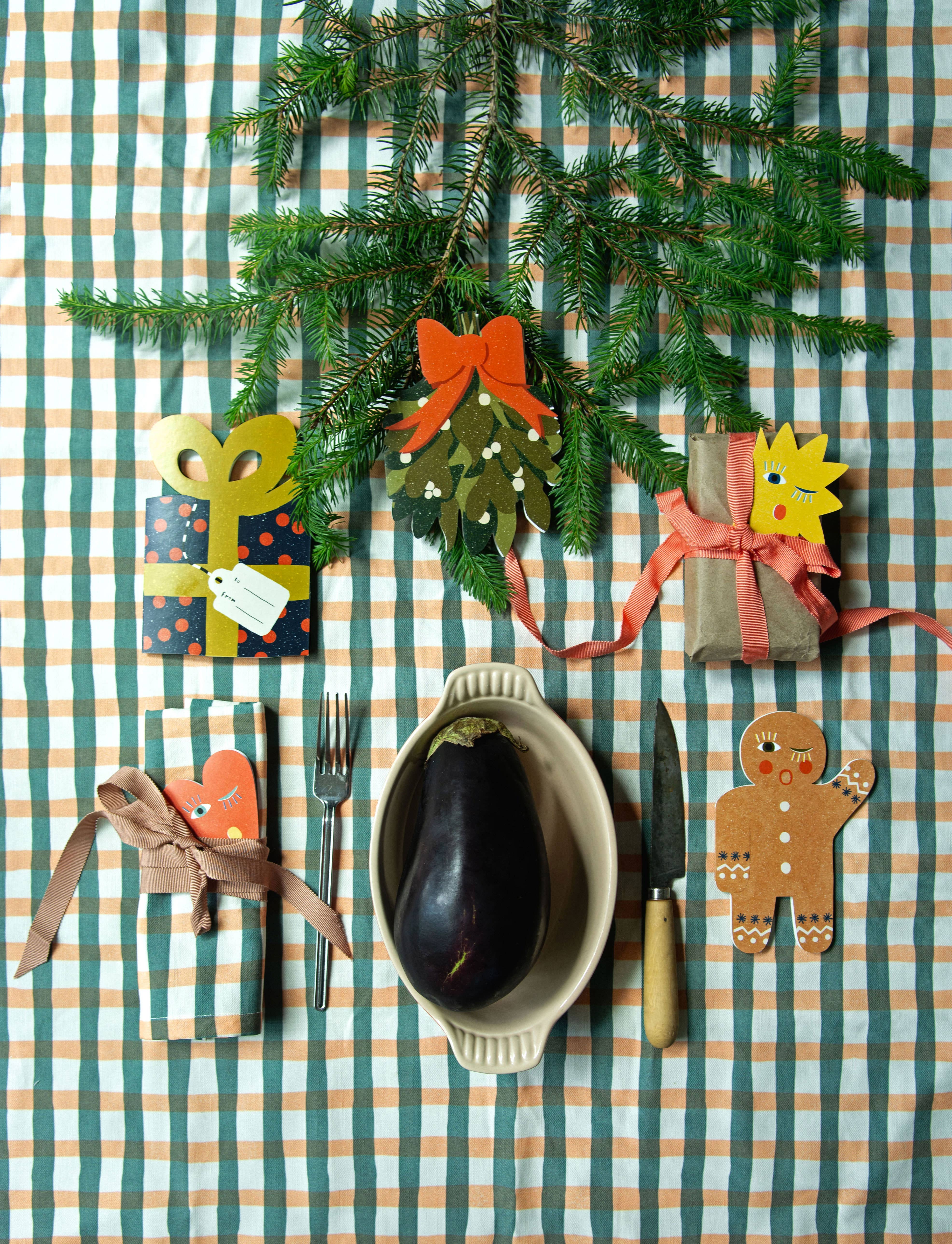 Isatopia - Wholesale Season's Greetings Card - Gingerbread Man Holiday - Die Cut Card2