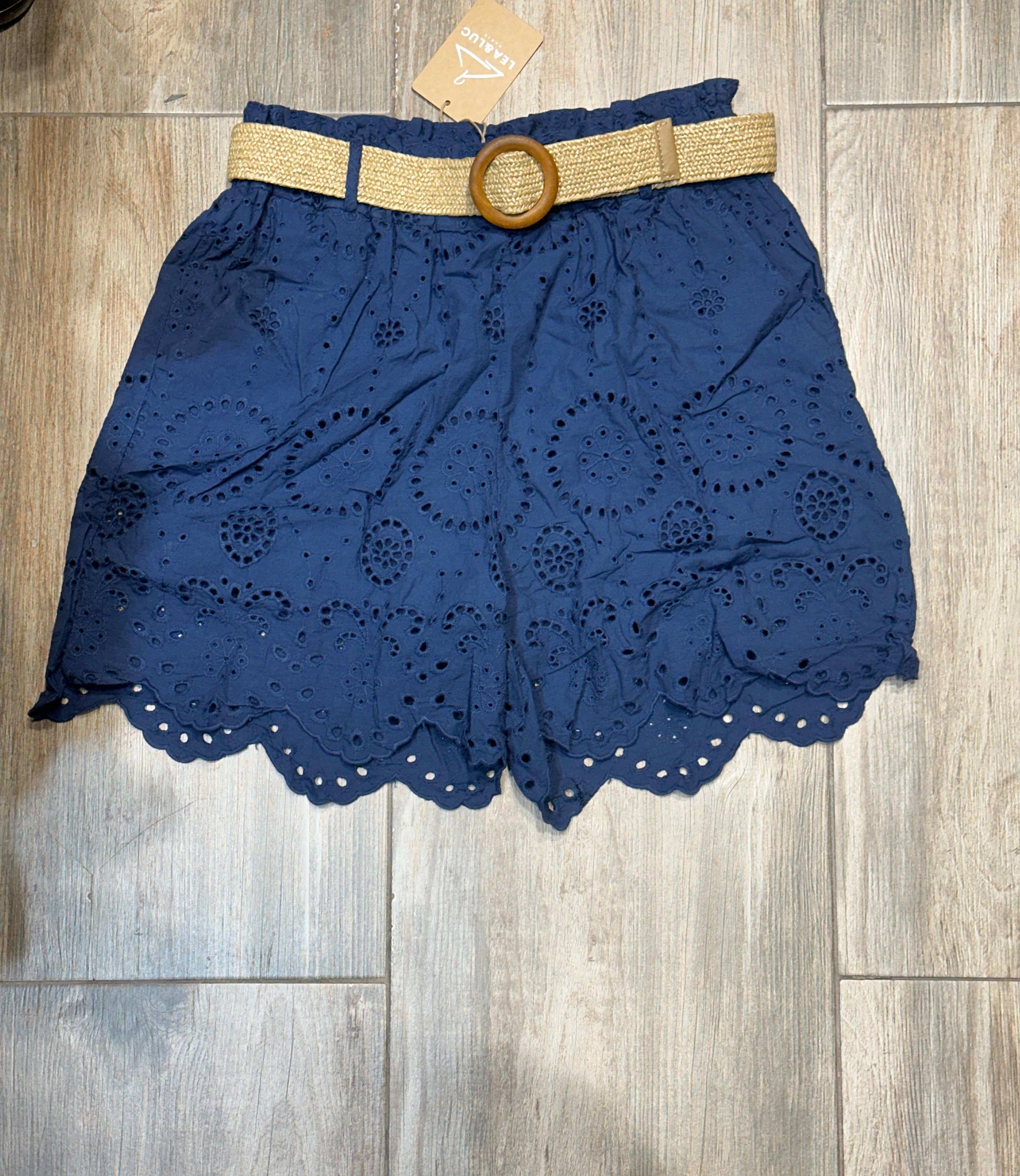 LÉA & LUC - Wholesale Shorts - Women's - Broderie anglaise shorts in 100% cotton REF. 250234