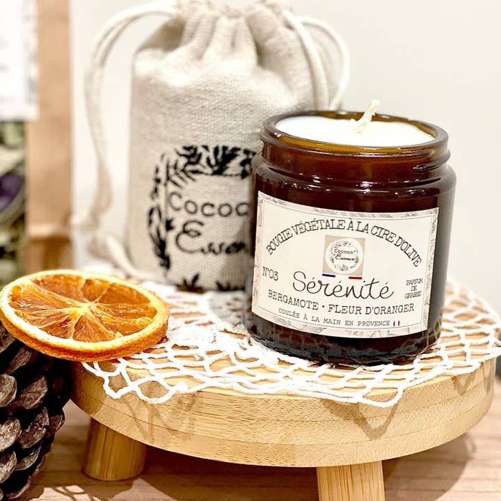 Vela Perfumada Serenity Nº 3 - Bergamota & Flor de Laranjeira e outras tendências em Compre essência para velas B2B. Devoluções gratuitas e condições de pagamento a 60 dias na Faire na Faire.