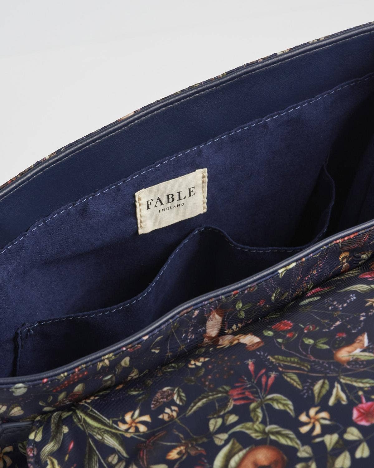 Fable England – wholesale Ryggsäck - Dam – Stor marinblå ryggsäck från Wolf Garden - Storbritannien och USA6