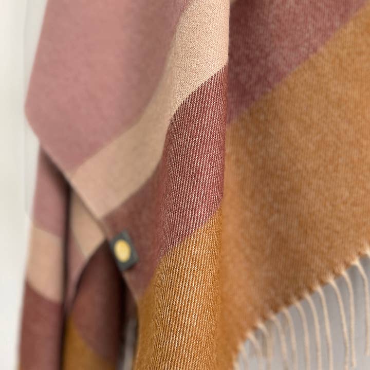 Shupaca Alpaca - Wholesale Throw blanket - NEW! 100% Baby Alpaca Throw - Mocha Mousse3