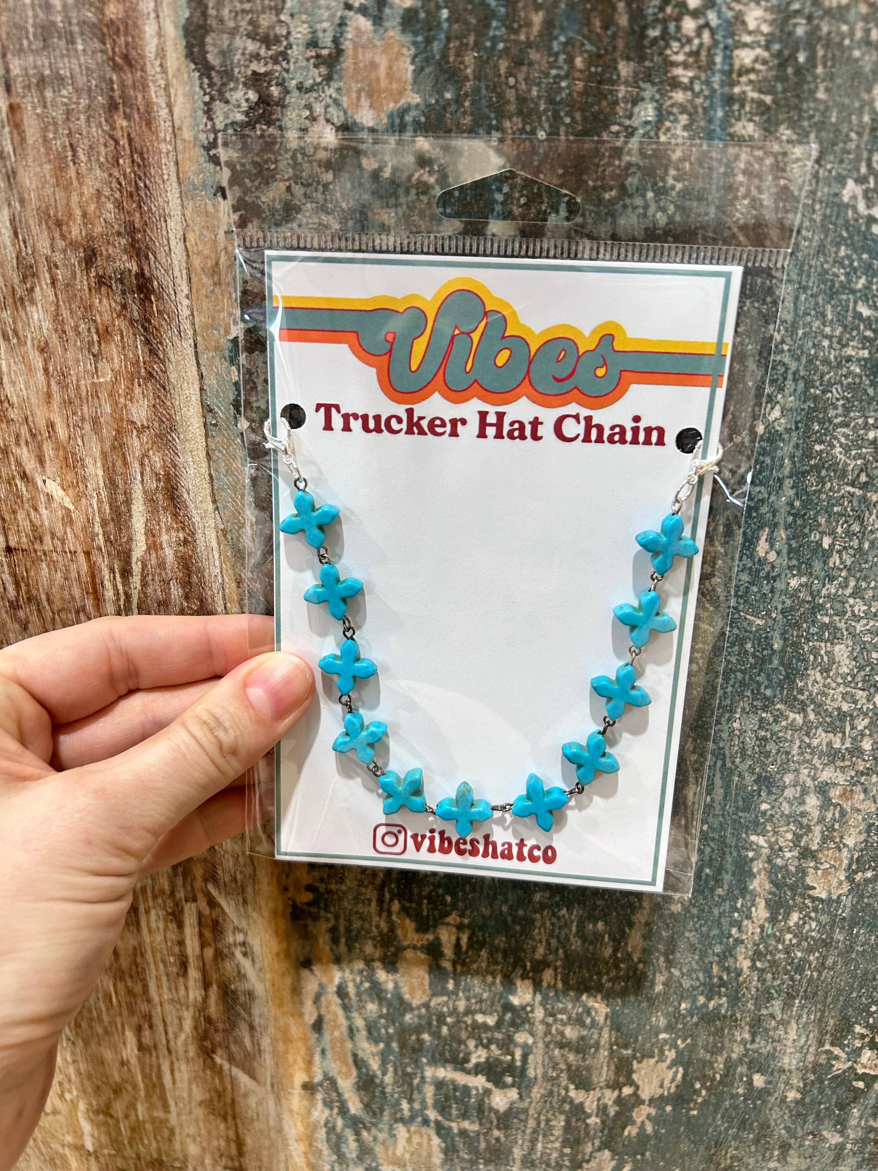 Vibes Hat Company - Venta al por mayor Accesorio para sombrero - Mujer - Cadena para sombrero de camionero con forma de cruz turquesa | Banda para sombrero | Cadena para sombreros |0