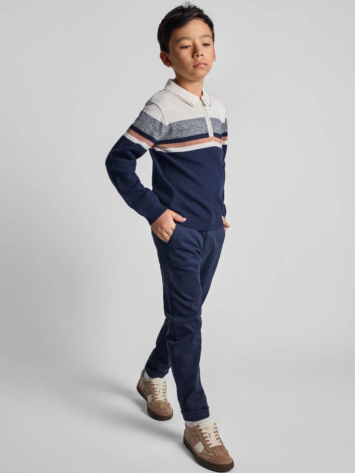 Jungen-Pullover im Polo-Stil aus Baumwolle mit Streifen und Reißverschluss. für den Großhandel von Minoti sp. z o.o.