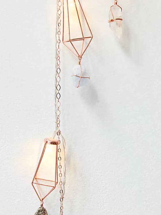 Geometrisk regnbue helbredende krystalgirlande med LED-lys for engroshandel hos Ariana Ost