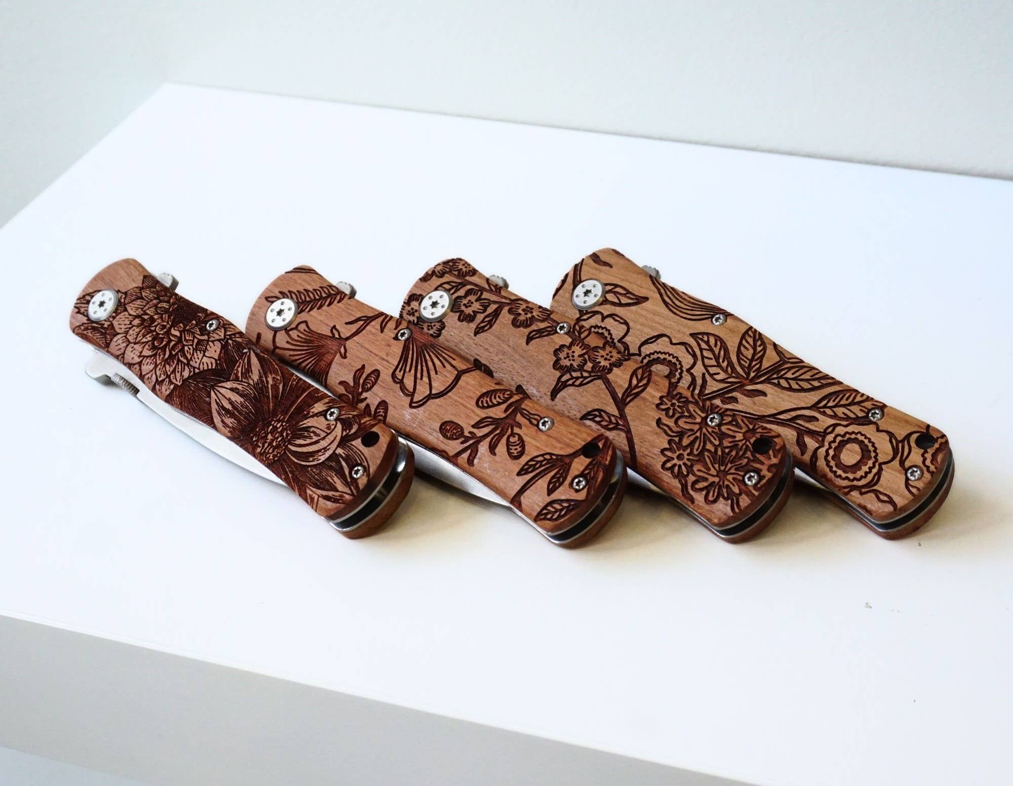 Lucca - Wholesale Pocket Knife/Holder - Floral Engraved Rosewood Pocket Knife4