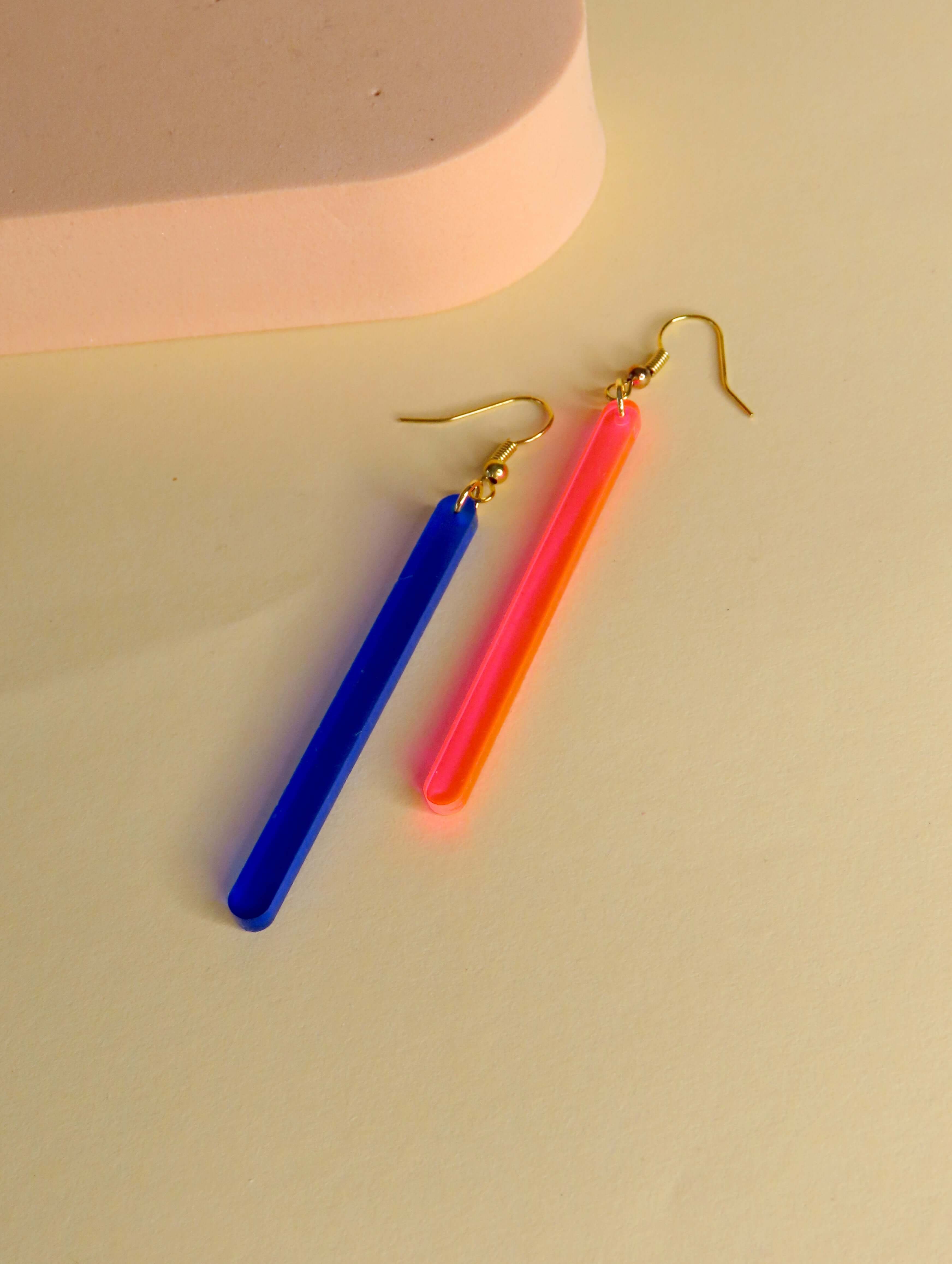 Niemalsmehrohne – wholesale Hängande örhängen – niemalsmehrohne x Kunstmuseum Basel Edition – neon lights nr 4 – örhängen2