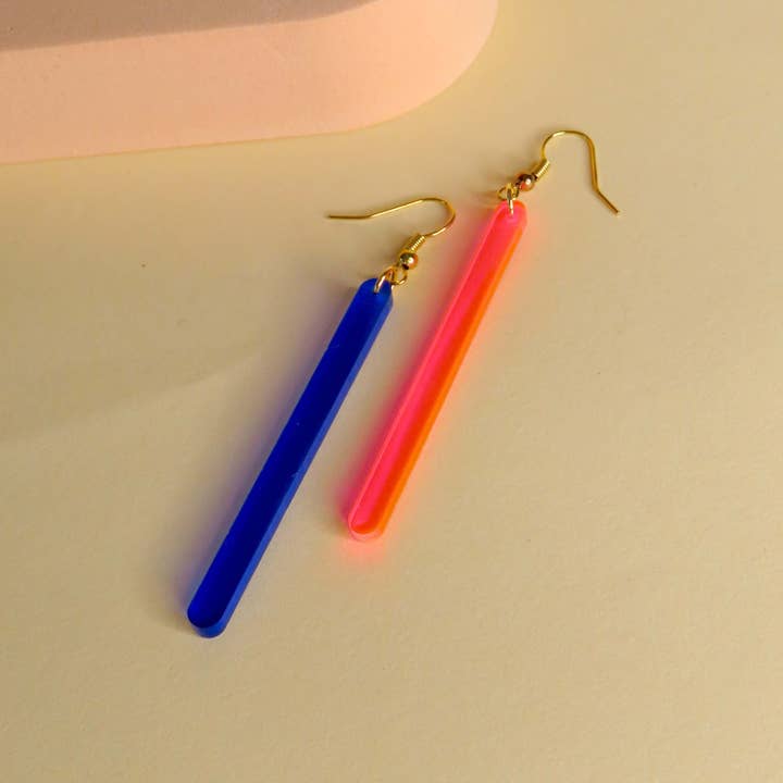 Niemalsmehrohne – wholesale Hängande örhängen – niemalsmehrohne x Kunstmuseum Basel Edition – neon lights nr 4 – örhängen2