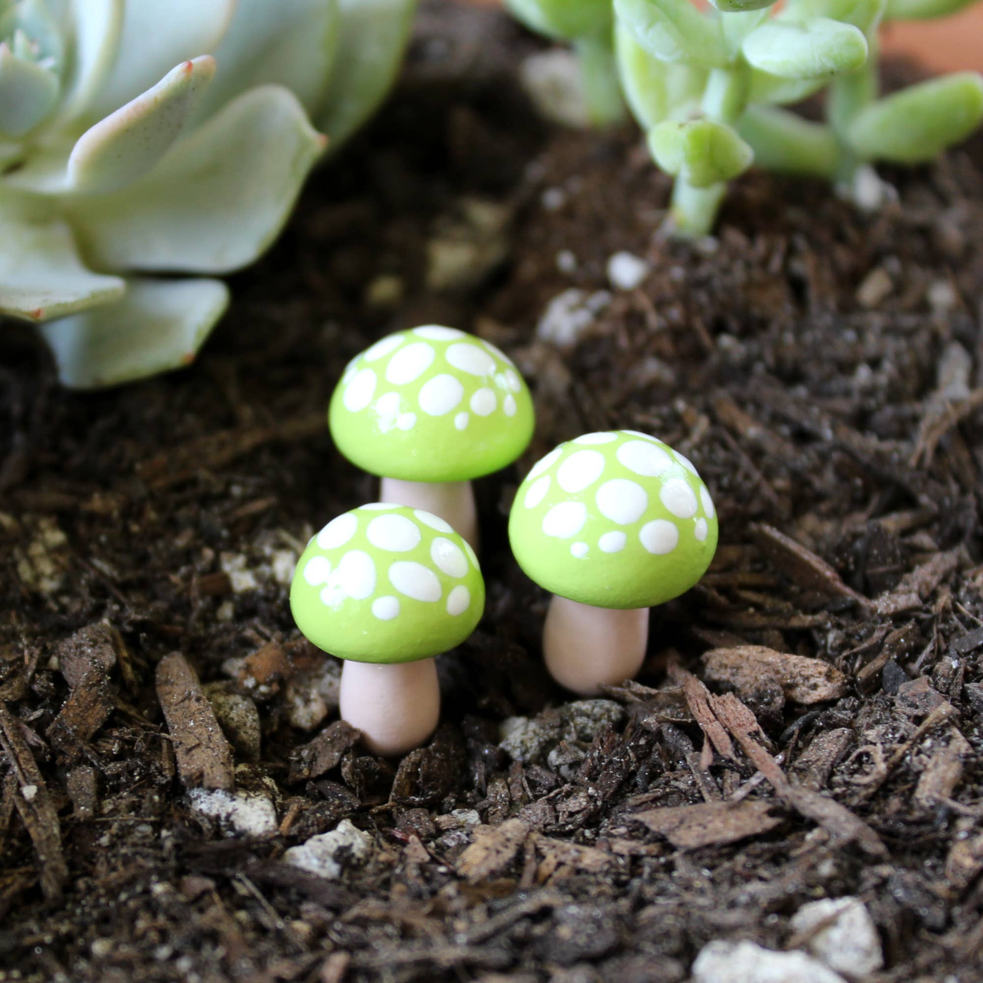 Mariposa Miniatures – wholesale Garden/lawn stake – Mini Fairy Garden Mushroom4