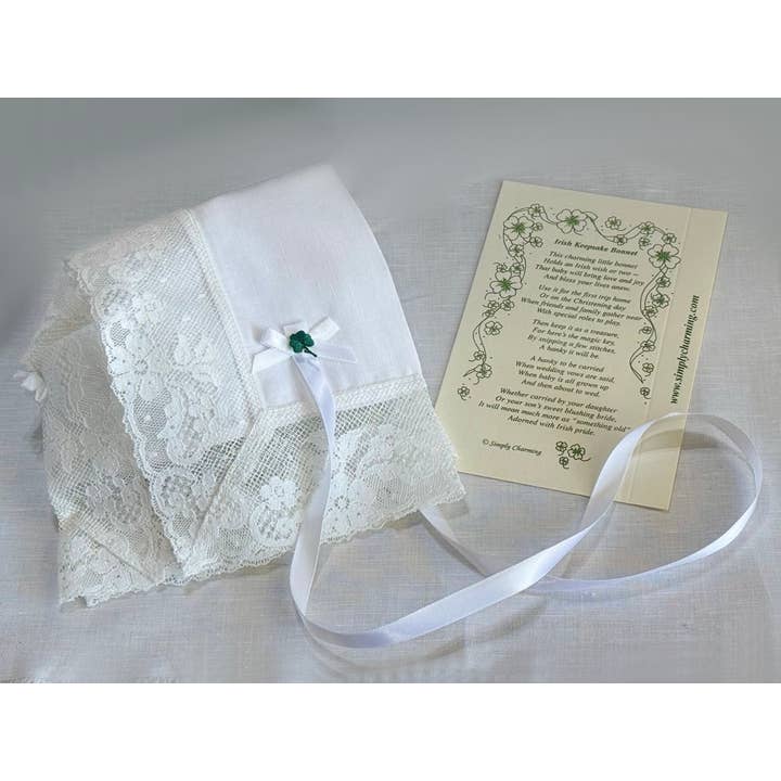 Cuffia per bebè in lino con quadrifogli per la vendita all'ingrosso da parte di Simply Charming