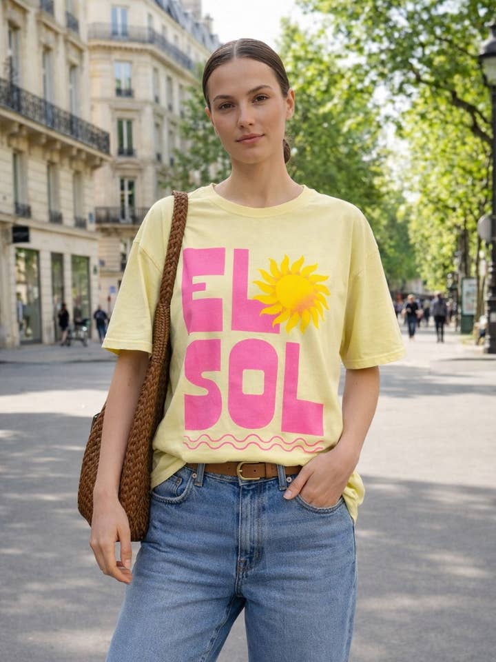 T-shirt stampata con motivo sole per la vendita all'ingrosso da parte di Amy & Clo Invogue